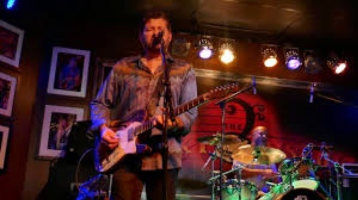 Tab Benoit